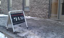 Brennhett boligmarked på løkka