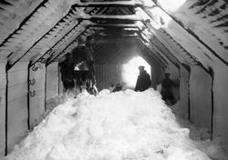 Røyk og snø i snøoverbygga