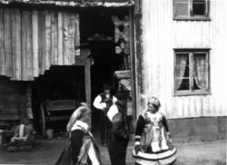 Bryllup, Valle, Setesdal, Aust-Agder, antatt 1924. Brud med 