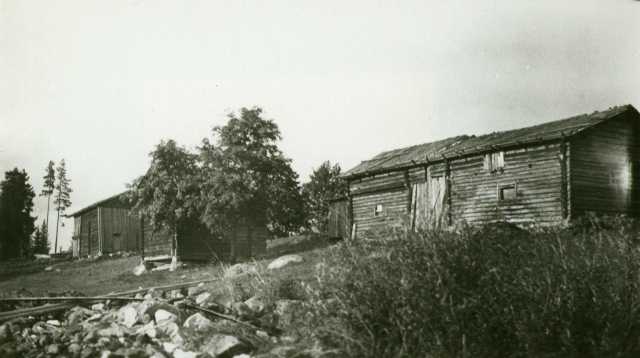 Fjøs, loftbu og stall, Ryen, Grue Finnskog, Grue, Hedmark. Fotografert 1935.