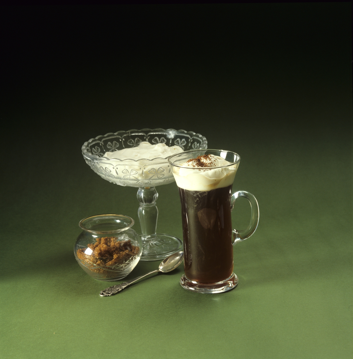 Illustrasjonsbilde til oppskrift på "Irish Coffee". Illustrasjonsbilde