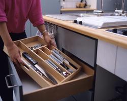 Skuff med spisebestikk. llustrasjonbilde fra Bonytt 1987.