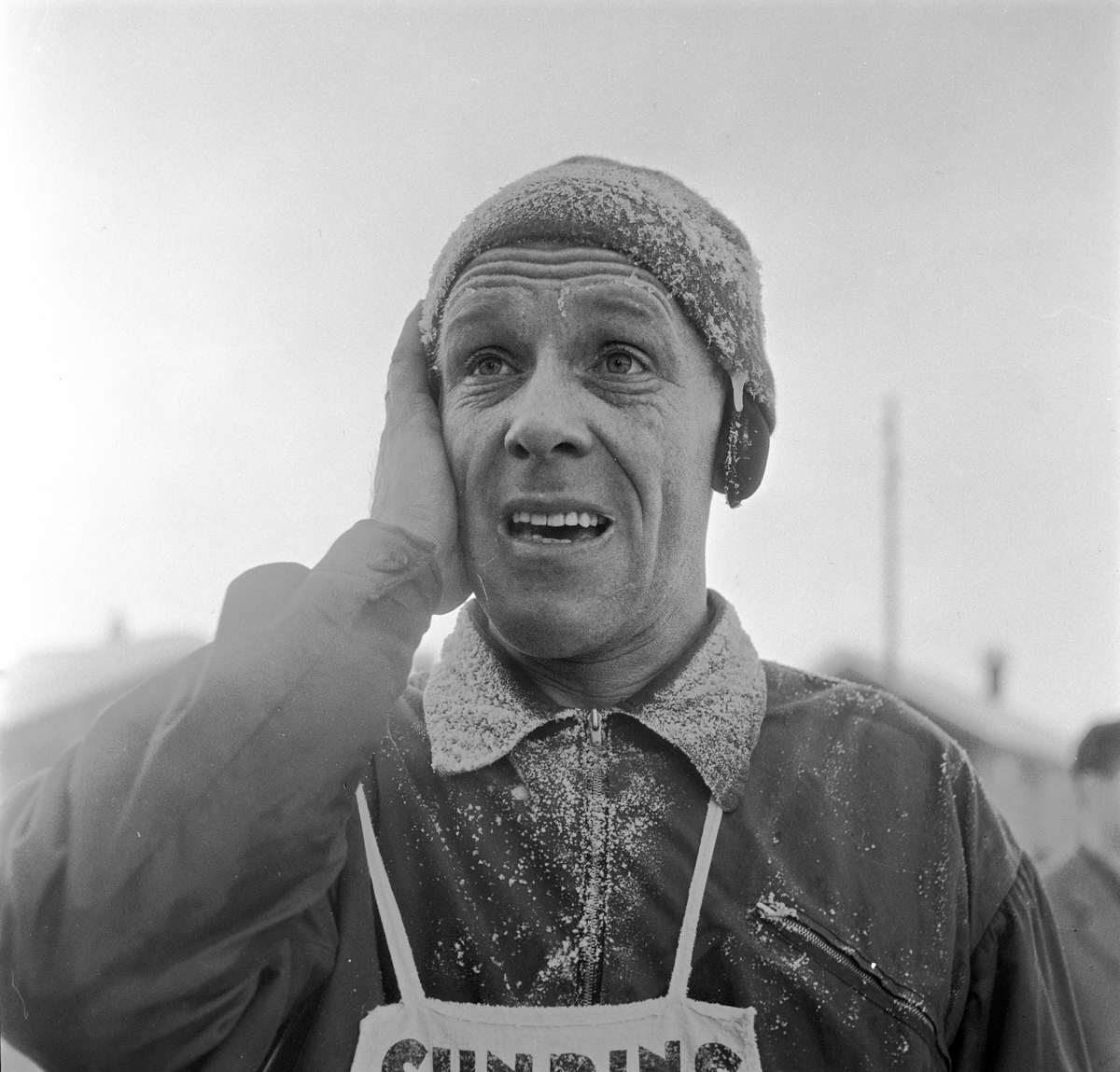 Serie. Skiløperen Håkon Brusveen, bl. under et langrenn på Lillehammer (nr.45 på brystet) i 1958, og 30km i NM (nr. 30) i 1960.  Fotografert 1958-60.