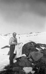 Fritjof Arentz på skitur i fjellet i påsken 1948.