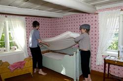 På historisk ferieskole får barn kjennskap til tradisjoner o