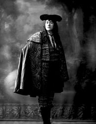 Portrett, utkledd kvinne, matador?. Eli Nergaard.