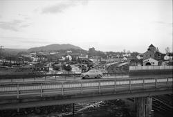 Kommunereportasje fra Asker, desember 1964. Bru over jernban