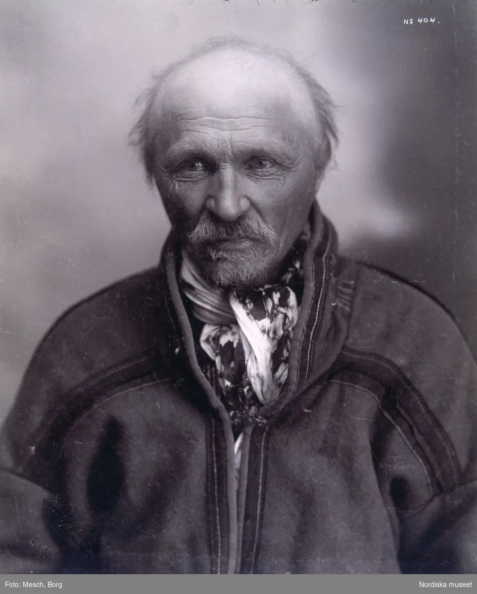 Porträtt av den samiske författaren och konstnären Johan Turi (1854-1936).