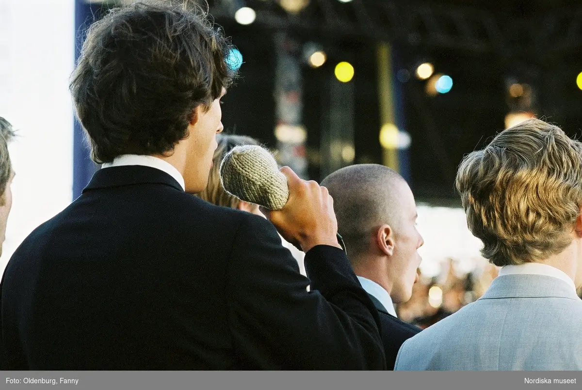 Firandet av den svenska nationaldagen den 6 juni 2004 på Skansen, Stockholm. Den kungliga familjen. Orkester. Publik. Artisterna Jan Malmsjö, Shirley Clamp, Magnus Carlsson.
