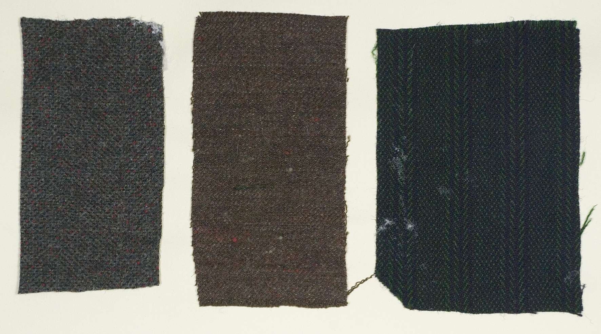 Vävprover i ylle, 9 blad innehållande sammanlagt 26 st prover. Ylleproverna är vävda företrädesvis i kypert och tuskaft. De är till största del enfärgade i svart, grått och brunt. Största provet 10,5 x 28 cm, minsta provet 4,5 x 3,5 cm. Vävproverna är uppklistrade på kartonger i storleken 22 x 28 cm. I övre högra hörnet finns en stämpel "Uppsala läns hemslöjdsförening" och ett handskrivet nummer, "A.1287."