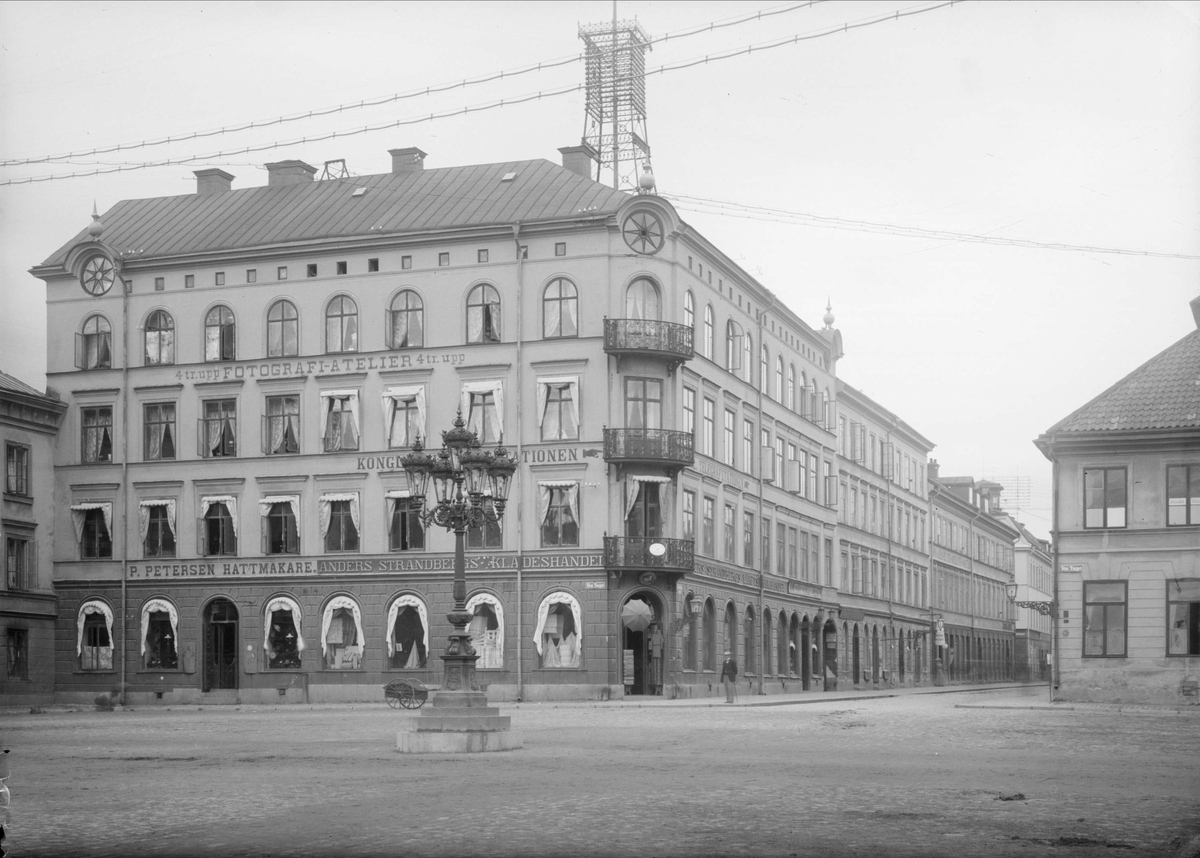 Lodénska huset vid Stor Torget mot Svartbäcksgatan, Uppsala 1901 - 1902