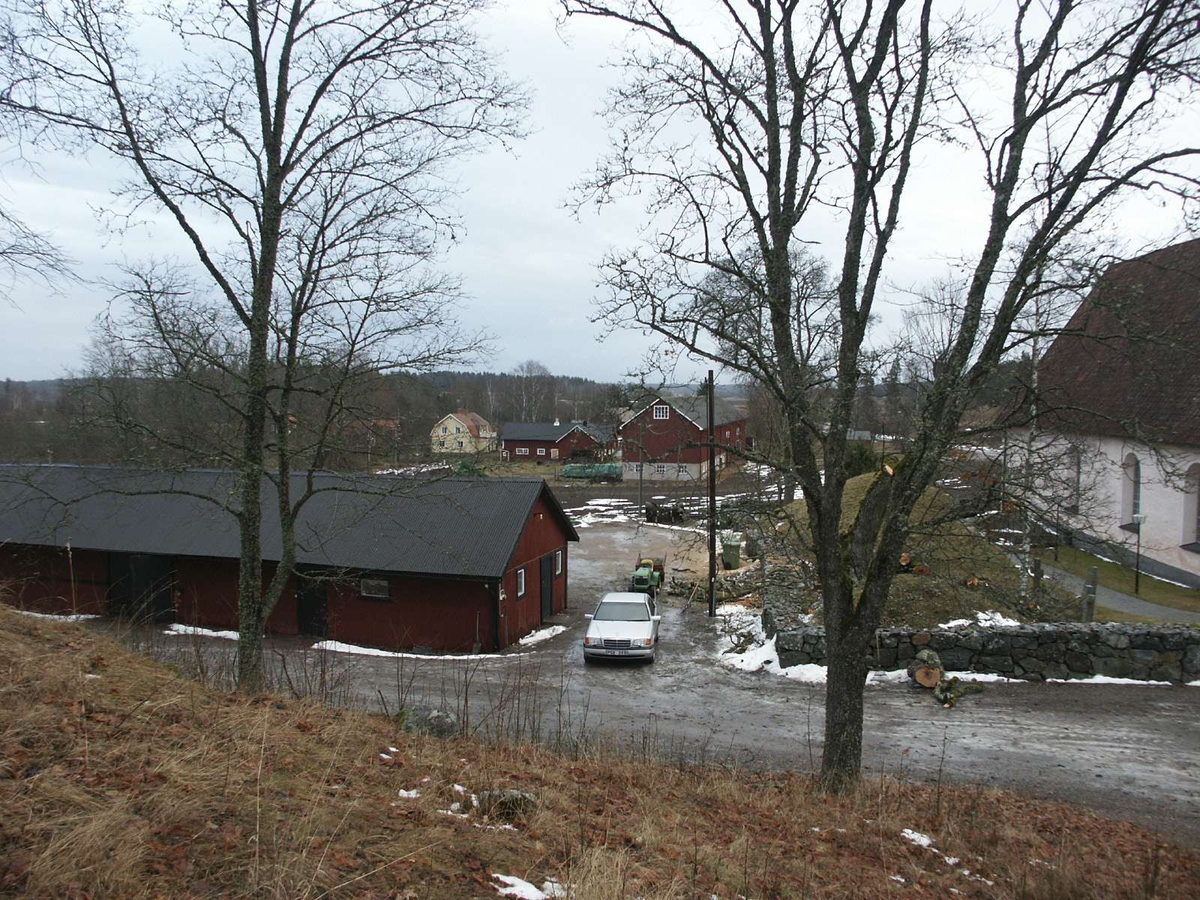 Ekonomilänga vid Giresta kyrka, Giresta socken, Uppland 2003