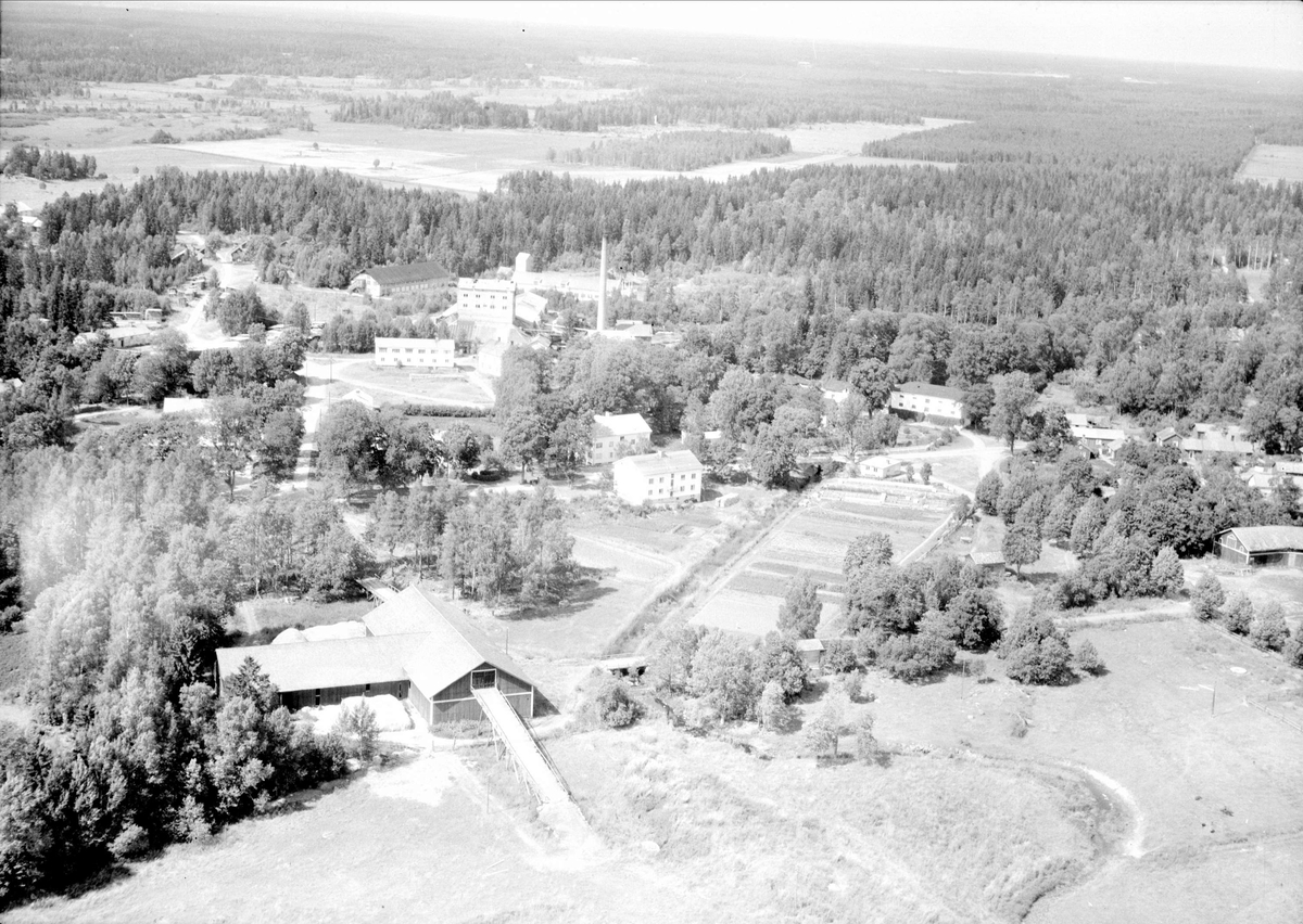 Flygfoto över Tobo bruk, Tegelsmora socken, Uppland 1947