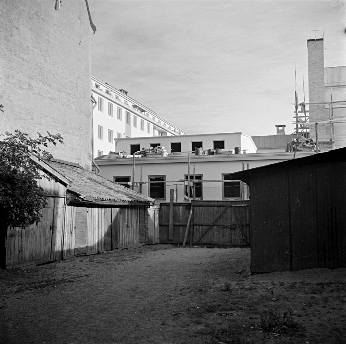 Uppsala över gården I - gårdsinteriör, kvarteret Sala, stadsdelen Dragarbrunn, Uppsala 1949