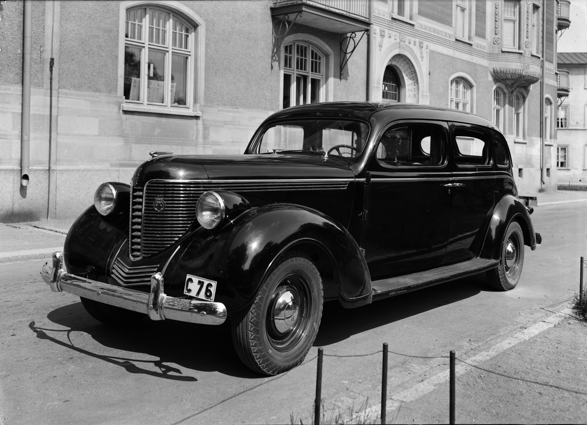 Bil på Vasagatan, Luthagen, Uppsala 1938