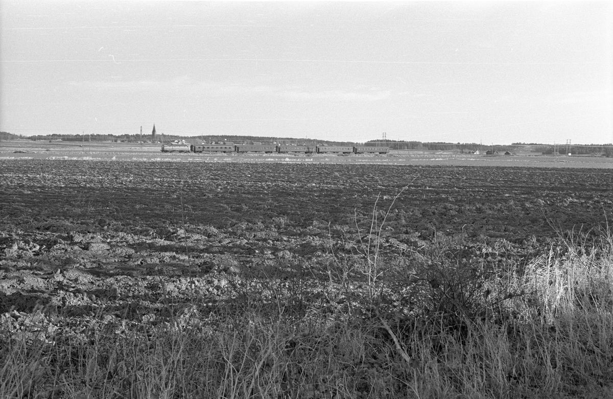 Utsikt mot nordväst från Sävja gård, Sävja 2:1, 7:1, 12:1, Sävja, Danmarks socken, Uppland 1978