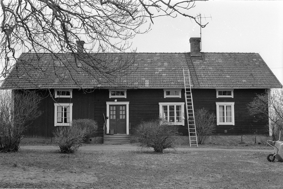 Mejeri och drängkammare, Focksta gård, Focksta, Hagby socken, Uppland 1986