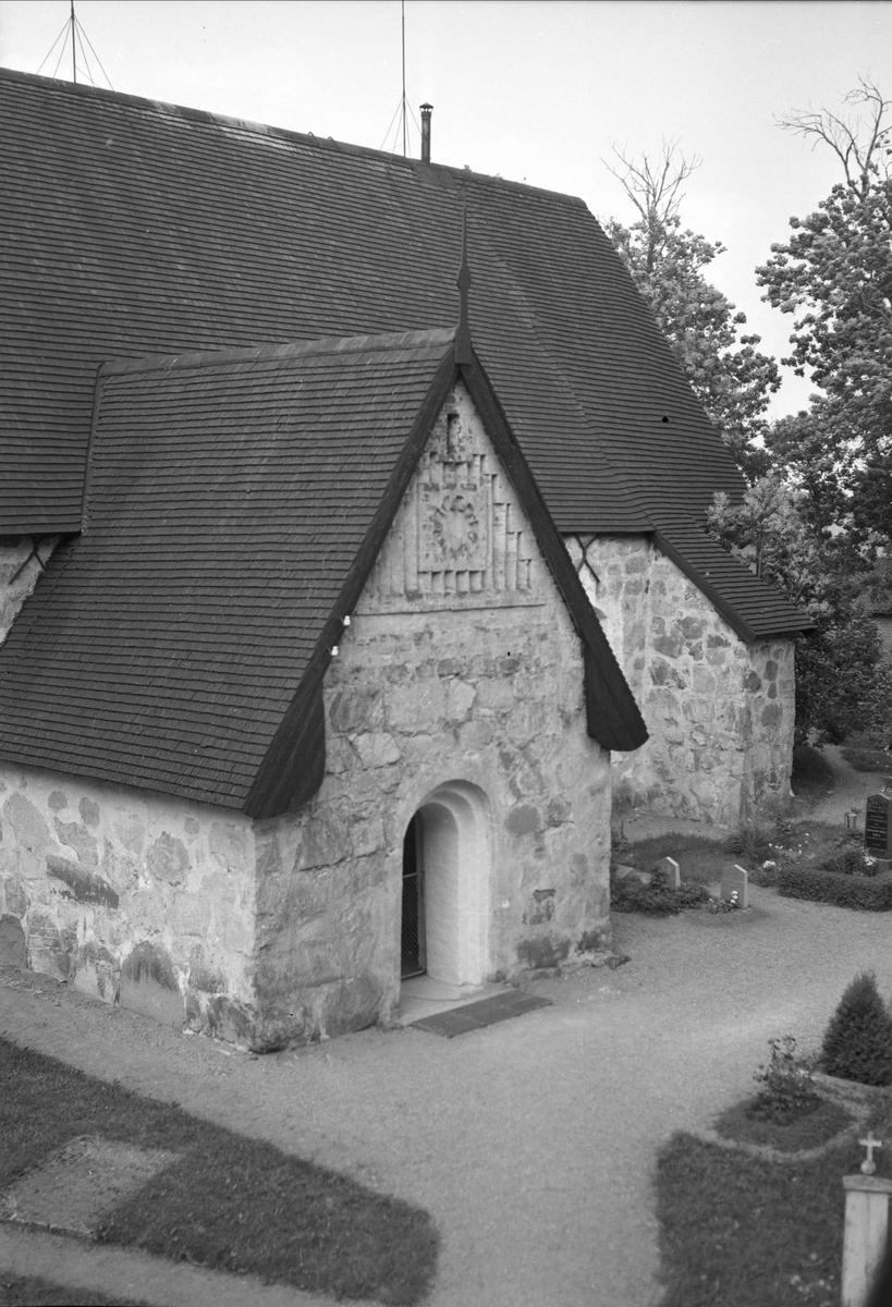 Rö kyrka, Rö socken, Uppland