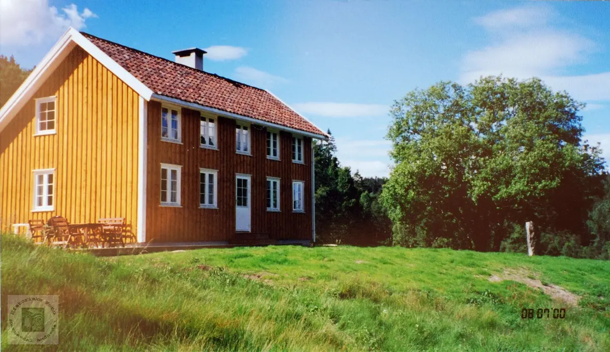 De nye husene på garden Løland i Grindheim.