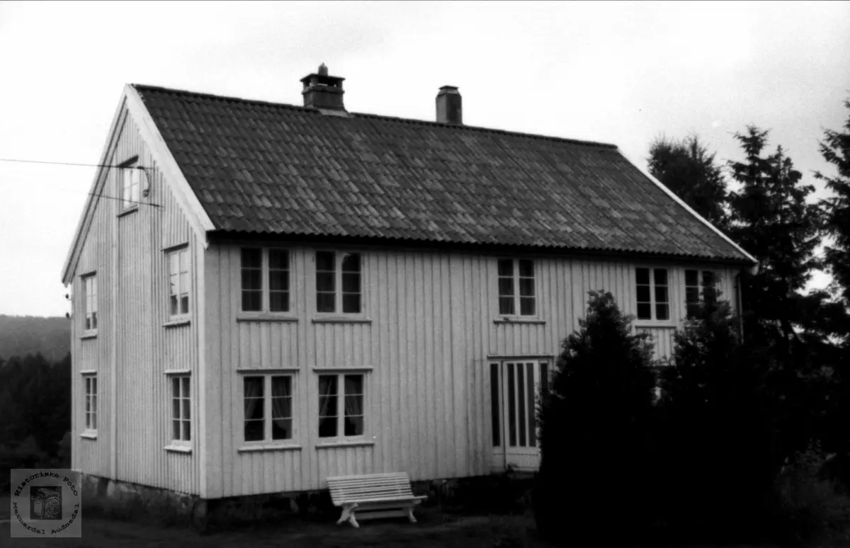 Gården "Den nede" på Ryllende i Bjelland.