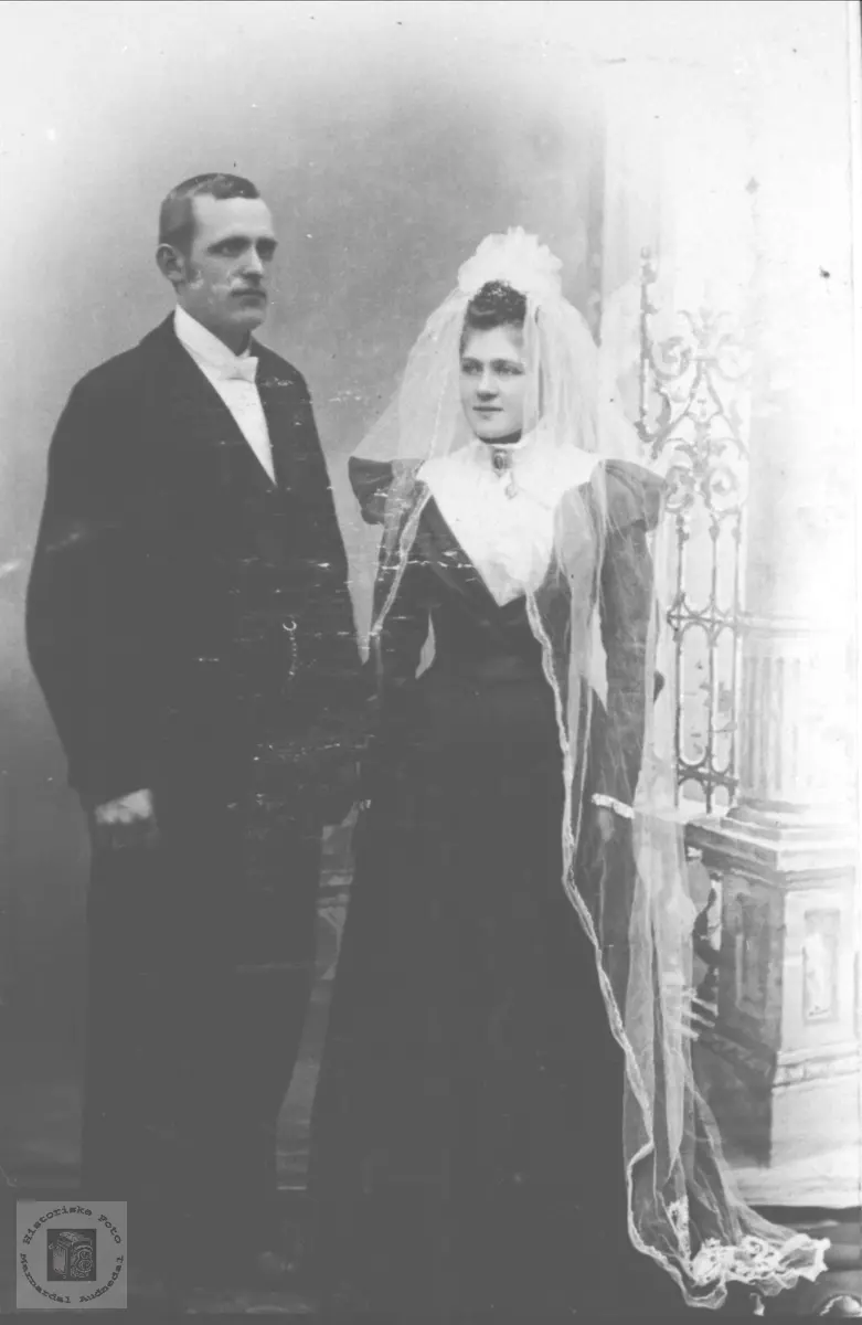 Brudeparet Lars Øyslebø og Anna Finsdal, Øyslebø.