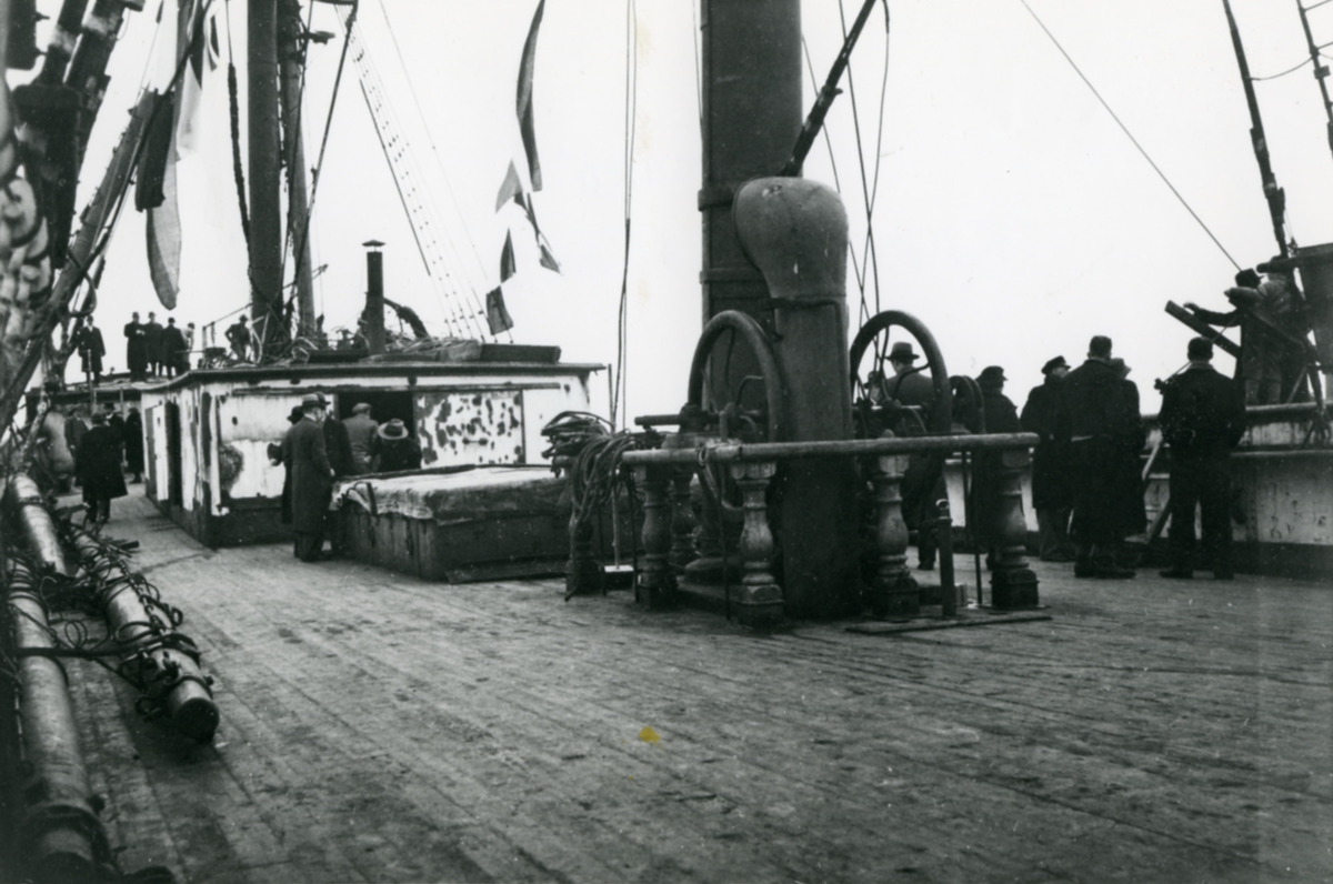 LINGARD
ex finsk havarist s.n
Nasjon: Norsk
Type: Bark
Byggeår: 1893
Byggested: Fevik, Grimstad, Norge
Verft: Fevig Jernskibsbyggeri
Byggenr: 9
Endelig skjebne: Solgt Australia 1915, forandret til WATHARA. 6.000 pund., Forandret til minneskute 1936. Skadet under krigen 1940-45. Avrigget 1946. Opphugget 1948 i Stavanger.,