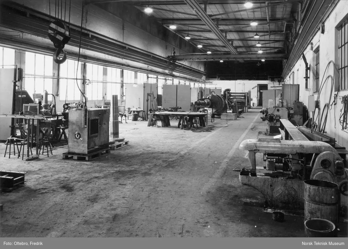 Interiør fra det lille plateverkstedet ved Myrens verksted på siste arbeidsdag før nedleggelsen 25.03.1988