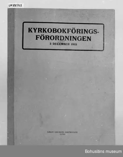 594 Landskap SKÅNE
394 Landskap SKÅNE

Kyrkobokföringsförordningen 3 december 1915.
Pärmens insida skrivet med bläck: "Gustaf Johansson Lund".

UM 131:10