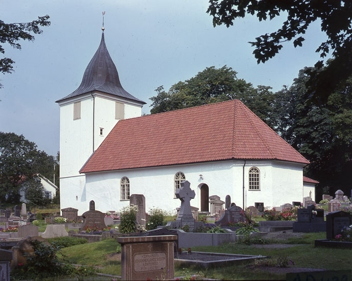 Enligt AB Flygtrafik Bengtsfors: "Hålta kyrka Bohuslän".

