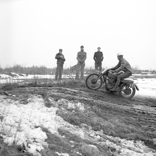 Enligt notering: "Motorcross Backamo annandag påsk april 1955".