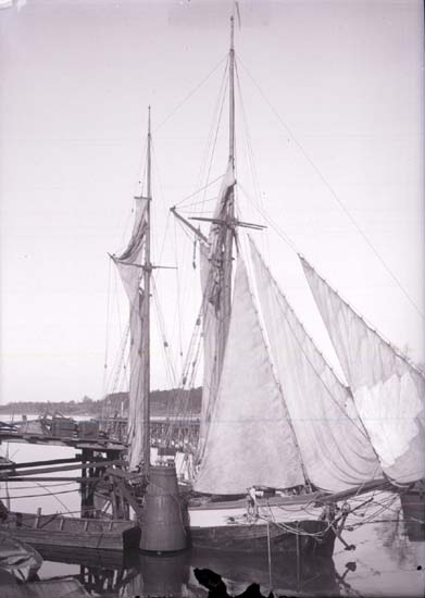 Enligt text som medföljde bilden: "Venersborg Hamnen 21/5 1902."