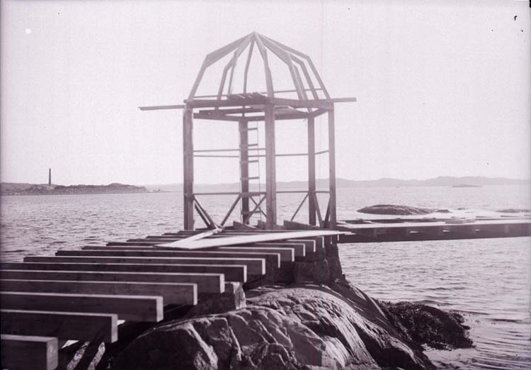 Enligt text som medföljde bilden: "Lysekil, Släggöbass. April 1911."