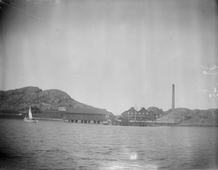 Enligt text som medföljde bilden: "Lindholmen AB Gullmars Fabriker 1898".
