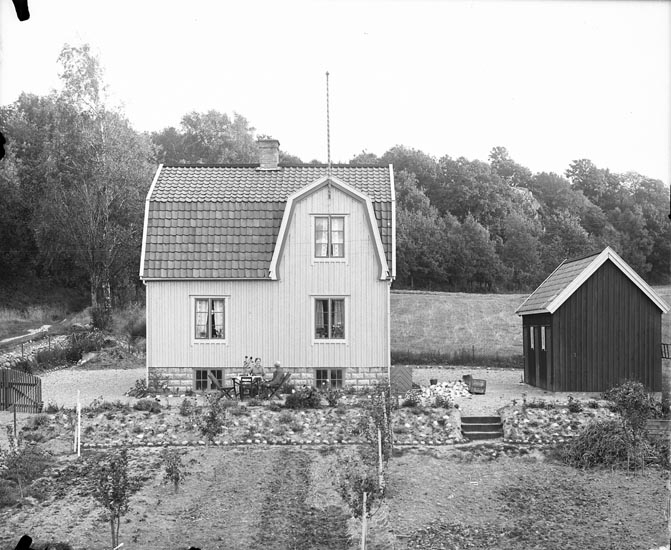 Enligt fotografens anteckningar: "1935, 69. Rundqvists stuga".