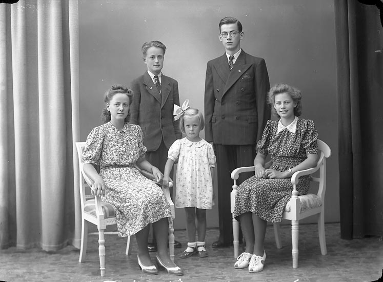 Enligt fotografens journal nr 6 1930-1943: "Olsson, Fr. Inger montör O Här".