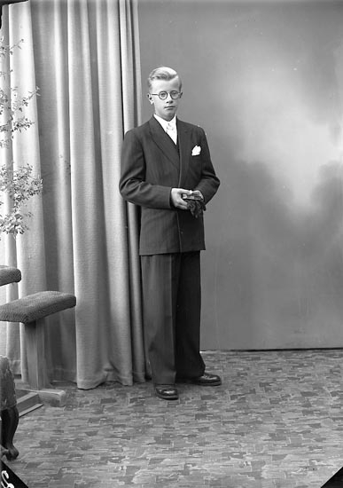 Enligt fotografens journal nr 7 1944-1950: "Hallin, Ingmar Högenorum Här".