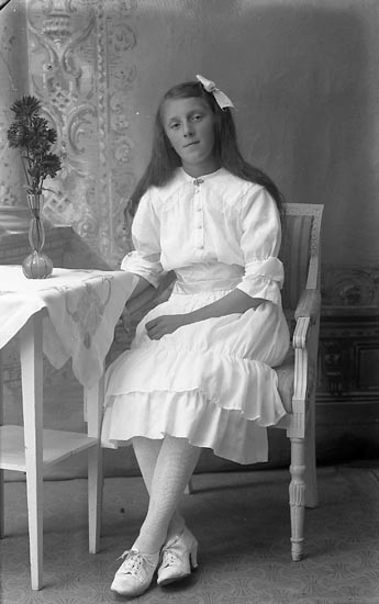 Enligt fotografens journal Lyckorna 1909-1918: "Andersson, Anna-Greta, Alsbäck Lyckorna".