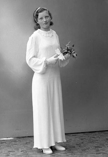 Enligt fotografens journal nr 6 1930-1943: "Johansson, Agnes Hälle Stenungsund".