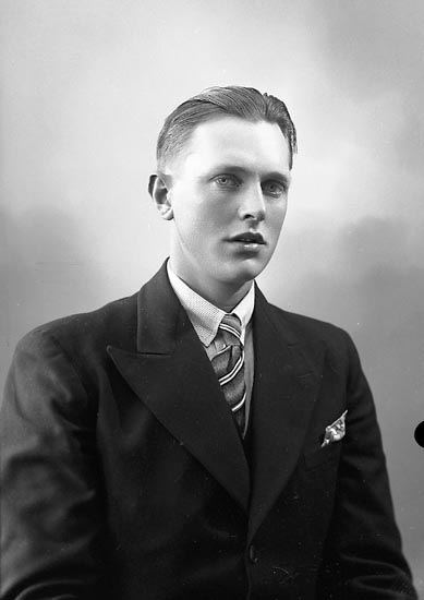 Enligt fotografens journal nr 6 1930-1943: "Myhrén John Kyrkenorum Här".