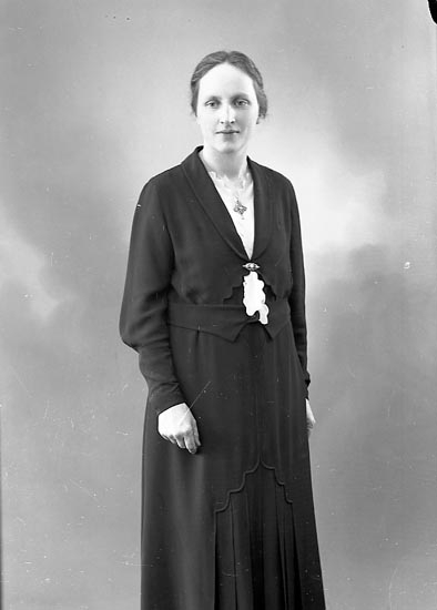 Enligt fotografens journal nr 6 1930-1943: "Nyblom, Fru Karin Prästgården J-da".