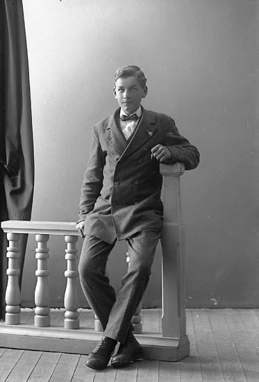 Enligt fotografens journal nr 4 1918-1922: "Andersson, Viktor Toröd, Jörlanda".