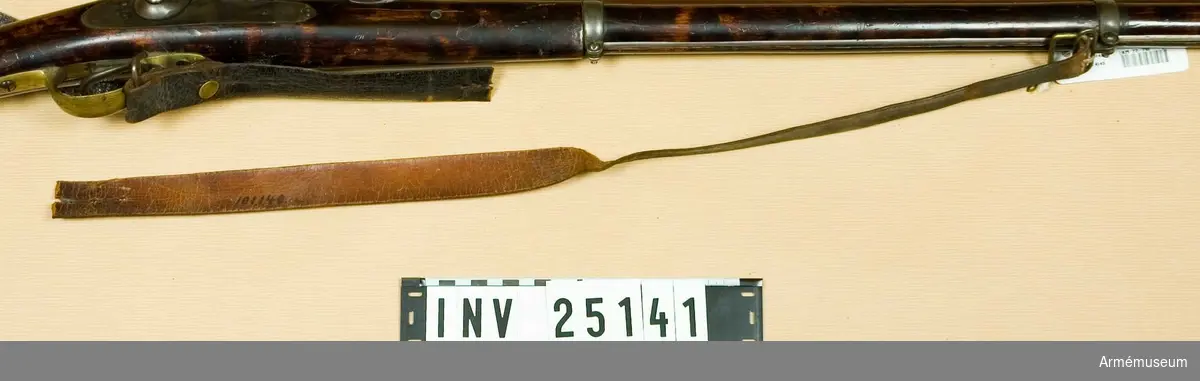 Grupp E II.
Gevär m/1854, Minés system.
Ändrat från gevär m/1845, tillverkad i Husqvarna 1854. Tillverkningsnummer 1245.
