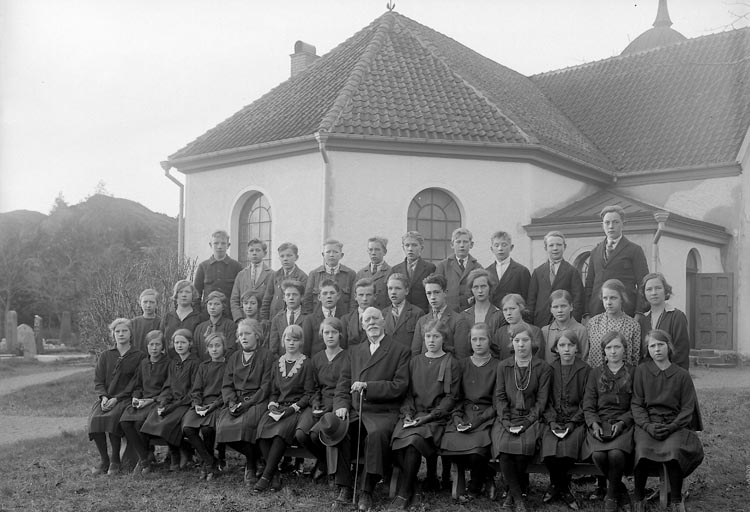Enligt fotografens journal nr 5 1923-1929: "Läsbarnen, Kyrkoh. Bredin Spekeröd".