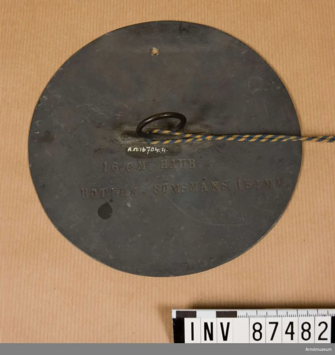 Grupp F. V.
Av zink för tillskärning av tyg till karduser för 16.cm. haubitzer M/.1885.