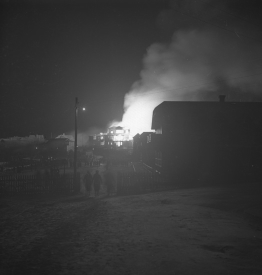 Text till bilden: "Lysekil. Branden vid Turisthotellet. 1939.03.01".
