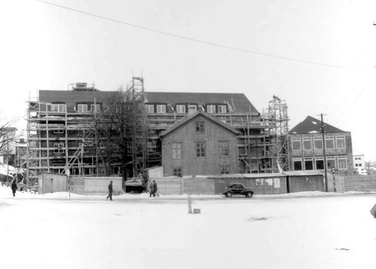 "Lysekil. Byggandet av Hotell Lysekil. 1951"