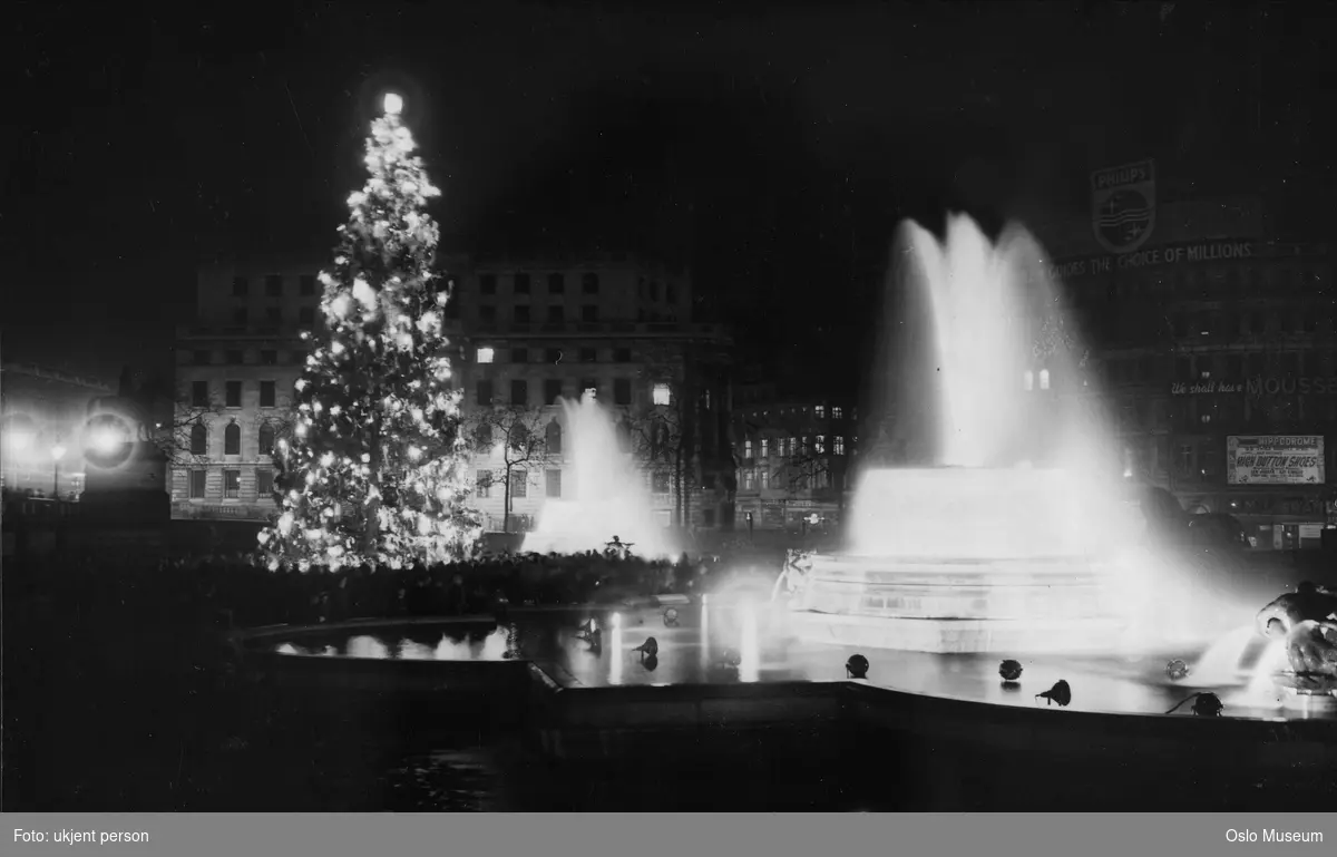 Trafalgar Square, utsikt, plass, juletre, fontene, kontorbygninger, South Africa House, nattemørke