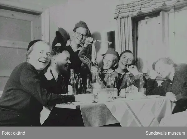 Fiskelycka. Familjen Bolin och vänner 23 september 1940 på Hemsö.