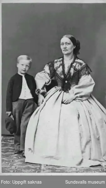 Prostinnan Tillberg med son