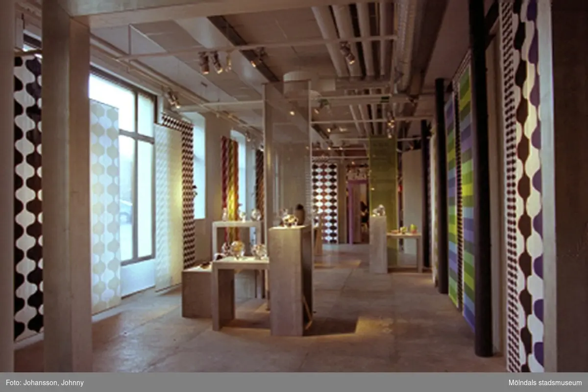 Konstutställningen Glas & Textil på Mölndals museum som pågick 17 januari - 22 februari 2004.